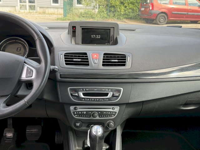Renault Renault Megane III Coupé 1.5 dCi 90ch TomTom Live 