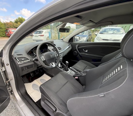 Renault Renault Megane III Coupé 1.5 dCi 90ch TomTom Live 