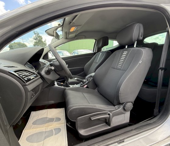 Renault Renault Megane III Coupé 1.5 dCi 90ch TomTom Live 
