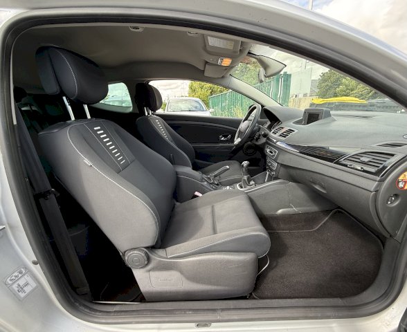 Renault Renault Megane III Coupé 1.5 dCi 90ch TomTom Live 