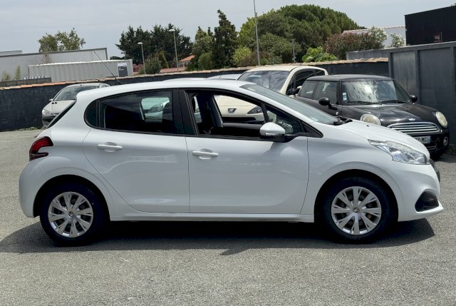 Peugeot Peugeot 208  1.6 BlueHDi 75ch Like 5p
