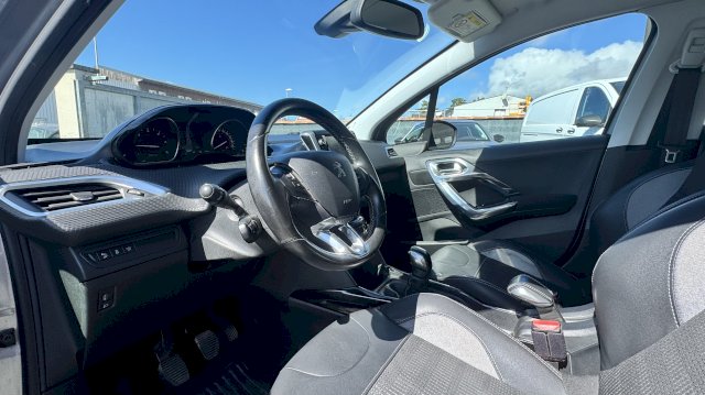 Peugeot Peugeot 2008  1.6 BlueHDi 100ch Féline Titane