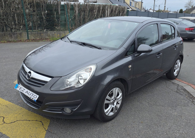 Opel Corsa D 1.4 ESSENCE 100CV 111