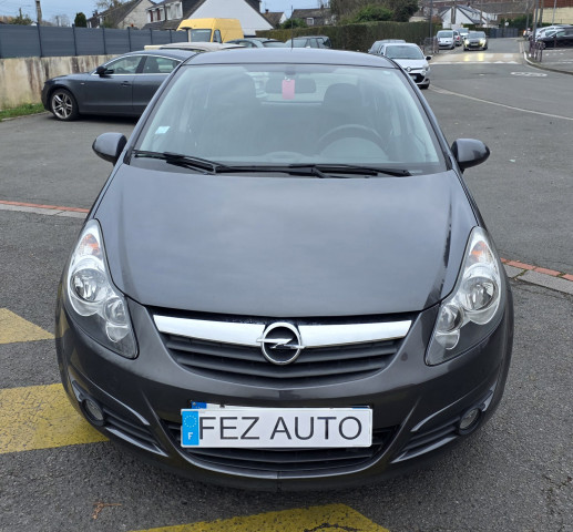 Opel Corsa D 1.4 ESSENCE 100CV 111
