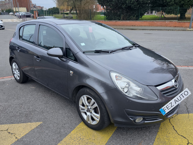 Opel Corsa D 1.4 ESSENCE 100CV 111