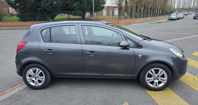 Opel Corsa D 1.4 ESSENCE 100CV 111