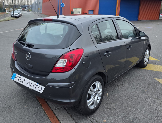 Opel Corsa D 1.4 ESSENCE 100CV 111
