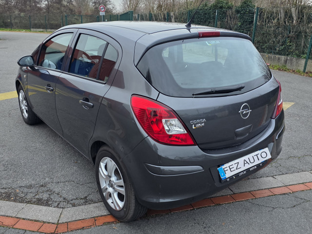 Opel Corsa D 1.4 ESSENCE 100CV 111