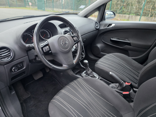 Opel Corsa D 1.4 ESSENCE 100CV 111