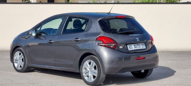 Peugeot Peugeot 208  1.6 BlueHDi 75ch Style 5p