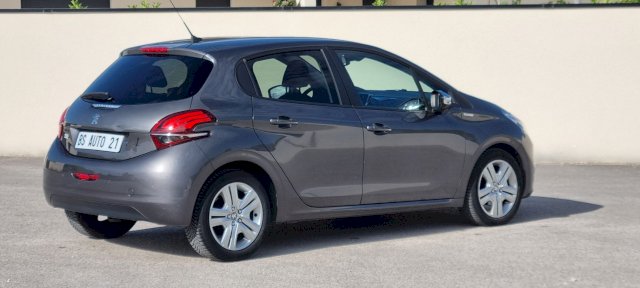 Peugeot Peugeot 208  1.6 BlueHDi 75ch Style 5p