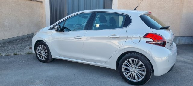 Peugeot Peugeot 208  1.2 PureTech 110ch Allure S&S 5p