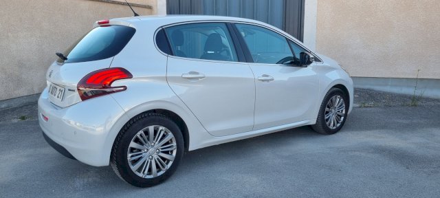 Peugeot Peugeot 208  1.2 PureTech 110ch Allure S&S 5p