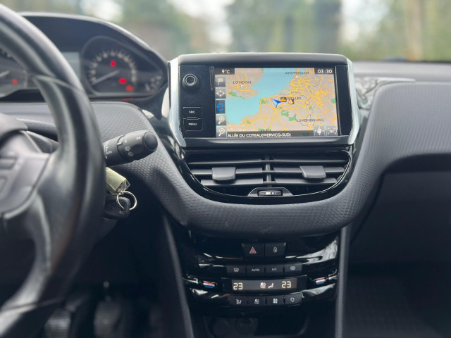 Peugeot Peugeot 208 1.2 PureTech 110ch Allure BUISNESS