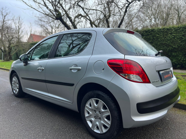 Peugeot Peugeot 207 207 1.4i URBAN 4990 EURO 