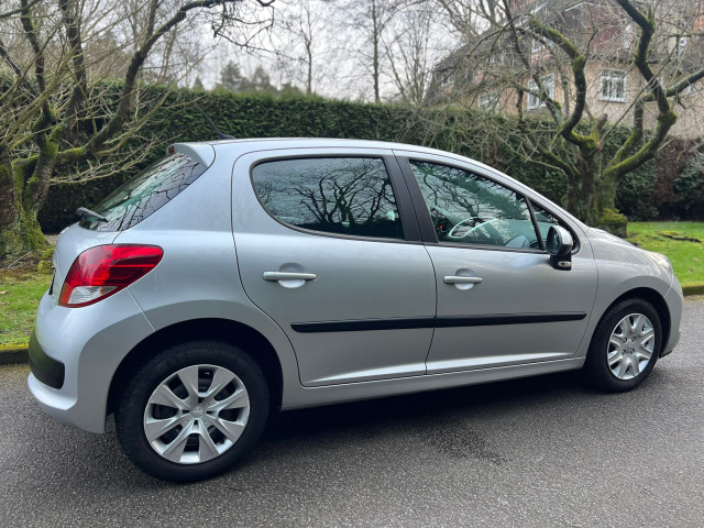 Peugeot Peugeot 207 207 1.4i URBAN 4990 EURO 