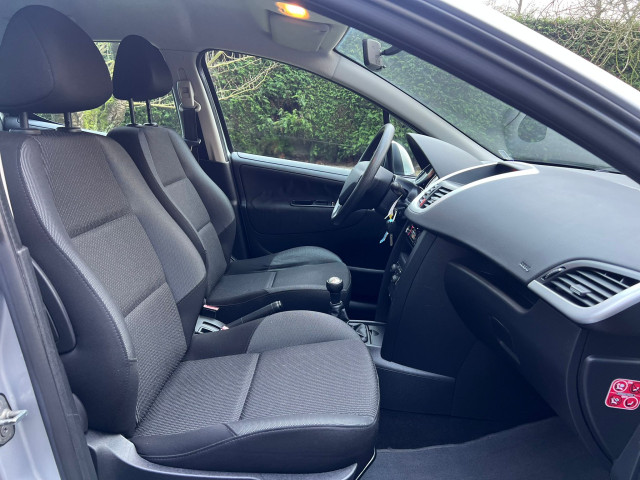 Peugeot Peugeot 207 207 1.4i URBAN 4990 EURO 