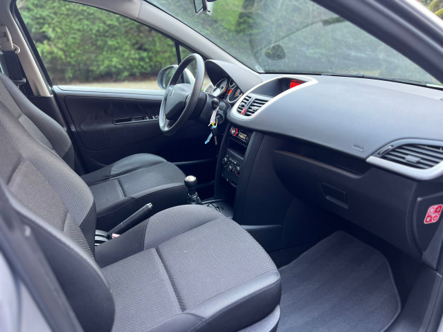 Peugeot Peugeot 207 207 1.4i URBAN 4990 EURO 
