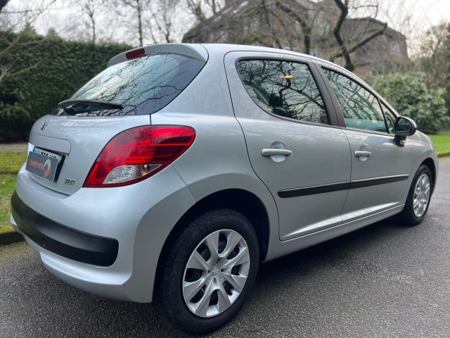 Peugeot Peugeot 207 207 1.4i URBAN 4990 EURO 