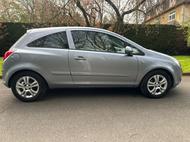 Opel Opel Corsa OPEL CORSA 1.2 CARNET COMPLET 3990 EURO