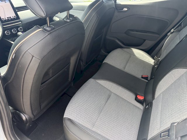 Renault Renault Clio RENAULT Clio E-Tech full hybrid 145 TECHNO 2386 KLM