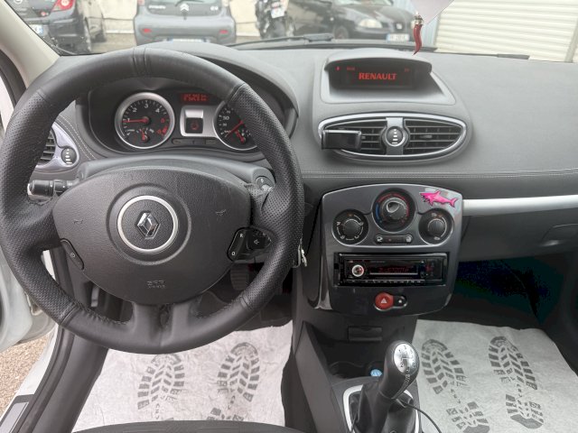 Renault Renault Clio RENAULT CLIO III 1.5 DCI 20 th ANNIVERSAIRE
