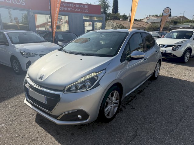 Peugeot Peugeot 208 PEUGEOT 208 1.2 82cv STYLE 5 PORTES / GPS / DISTRIBUTION NEUVE / 57.000 KLM