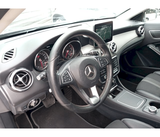 Mercedes-Benz GLA 180DA SENSATION SENSATION