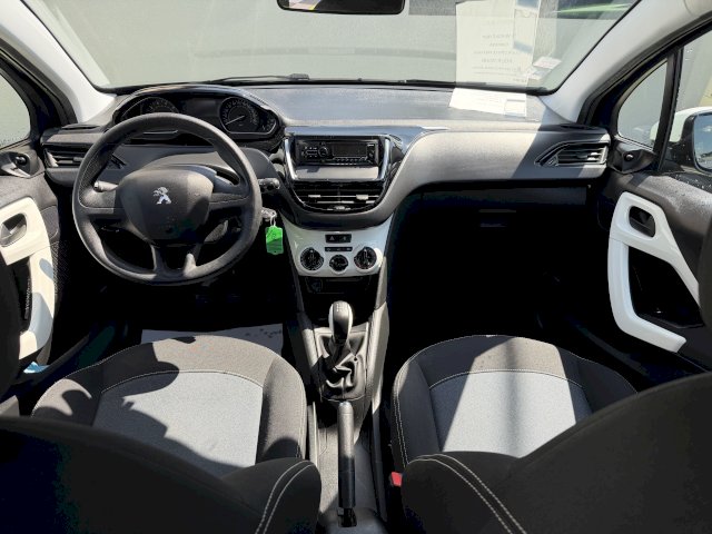 Peugeot Peugeot 208 ESSENCE 68CH FINITON LIKO