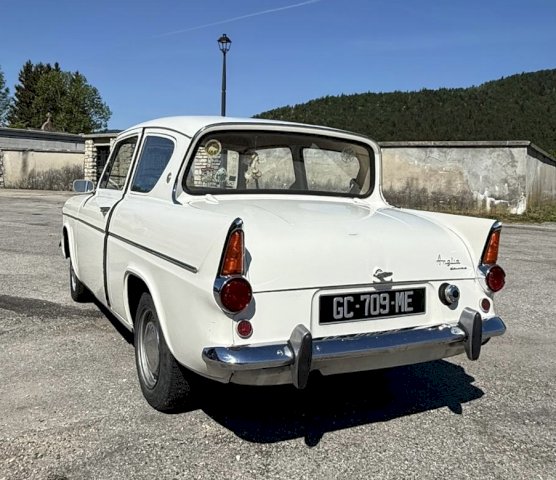 Ford ANGLIA DELUXE