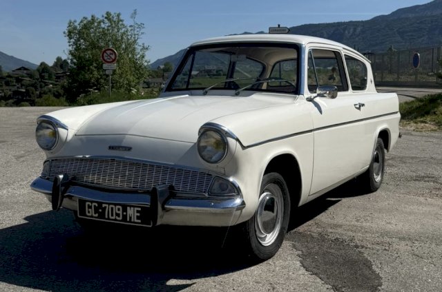 Ford ANGLIA DELUXE