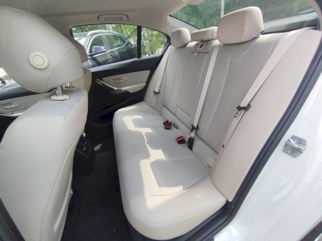 BMW BMW Série 3 VI (F30) 318d 143ch Modern