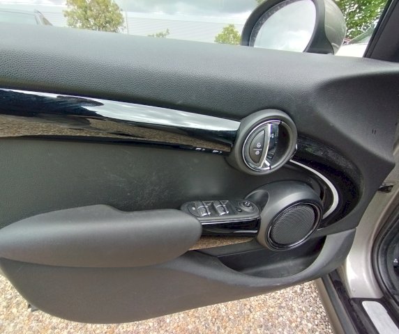 Mini Mini Mini 1.5i DCT7 102 5P