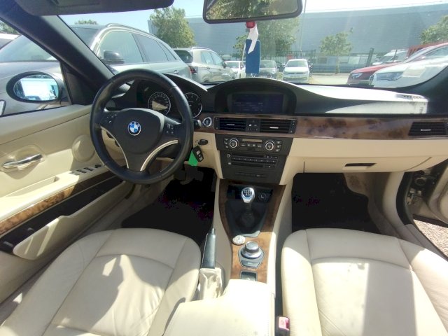 BMW BMW Série 3 V (E90) 320i 170ch Luxe