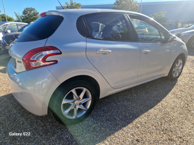 Peugeot Peugeot 208  1.4 HDi FAP Envy 5p