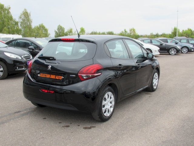 Peugeot Peugeot 208 1.2L 82 Cv Like 5 places