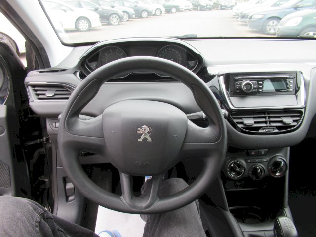 Peugeot Peugeot 208 1.2L 82 Cv Like 5 places