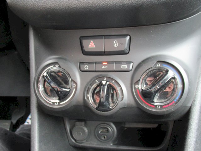 Peugeot Peugeot 208 1.2L 82 Cv Like 5 places