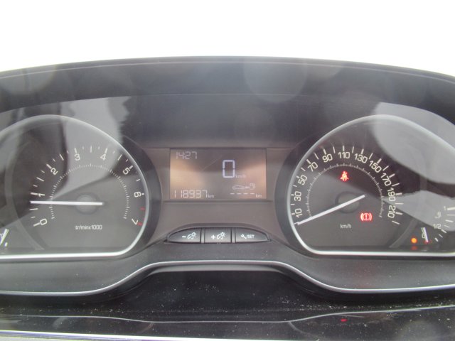 Peugeot Peugeot 208 1.2L 82 Cv Like 5 places