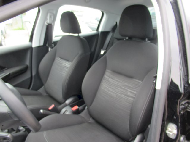 Peugeot Peugeot 208 1.2L 82 Cv Like 5 places