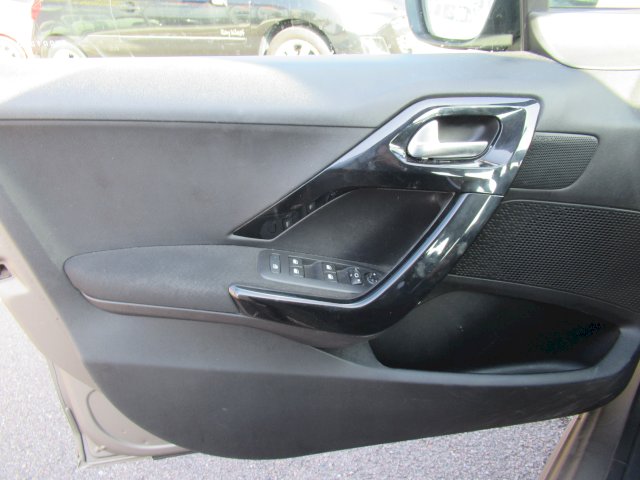 Peugeot Peugeot 208  1.6 BlueHDi 100ch Allure 5p