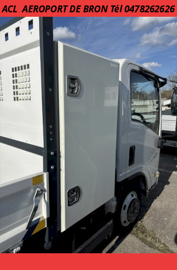 Isuzu M27 F PETITE SERIE BENNE + COFFRE 3.0 L 150 R.J