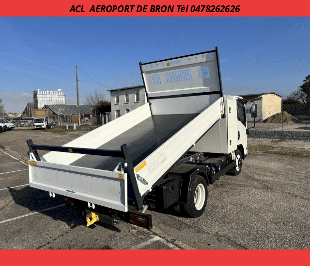 Isuzu M27 F PETITE SERIE BENNE + COFFRE 3.0 L 150 R.J