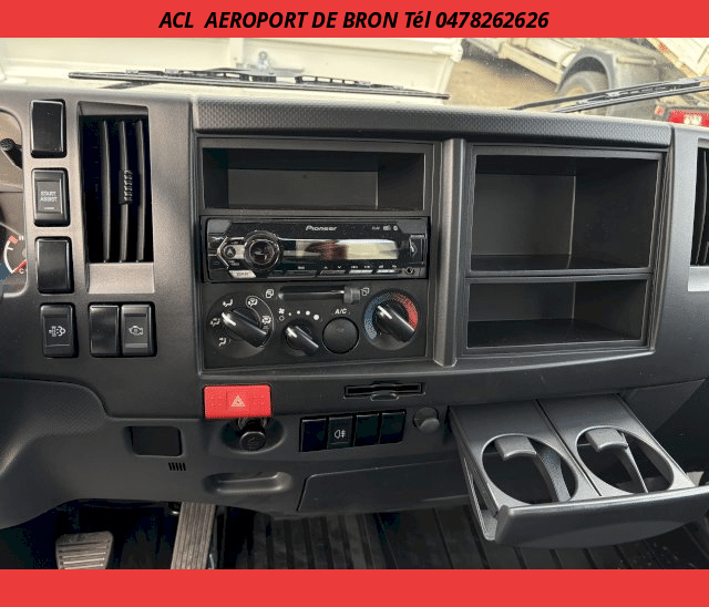 Isuzu M27 F PETITE SERIE BENNE + COFFRE 3.0 L 150 R.J