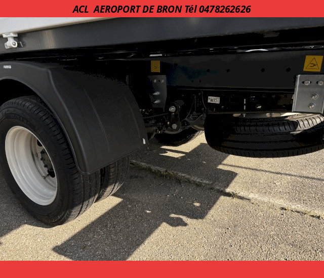 Isuzu M27 F PETITE SERIE BENNE + COFFRE 3.0 L 150 R.J