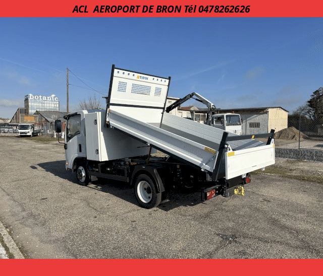 Isuzu M27 F PETITE SERIE BENNE + COFFRE 3.0 L 150 R.J