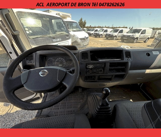 Nissan Nissan Cabstar CAISSE + HAYON 2.5 DCI 130 R.J