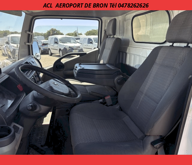 Nissan Nissan Cabstar CAISSE + HAYON 2.5 DCI 130 R.J