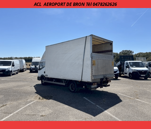 Nissan Nissan Cabstar CAISSE + HAYON 2.5 DCI 130 R.J