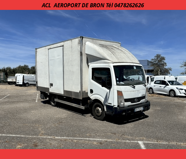 Nissan Nissan Cabstar CAISSE + HAYON 2.5 DCI 130 R.J